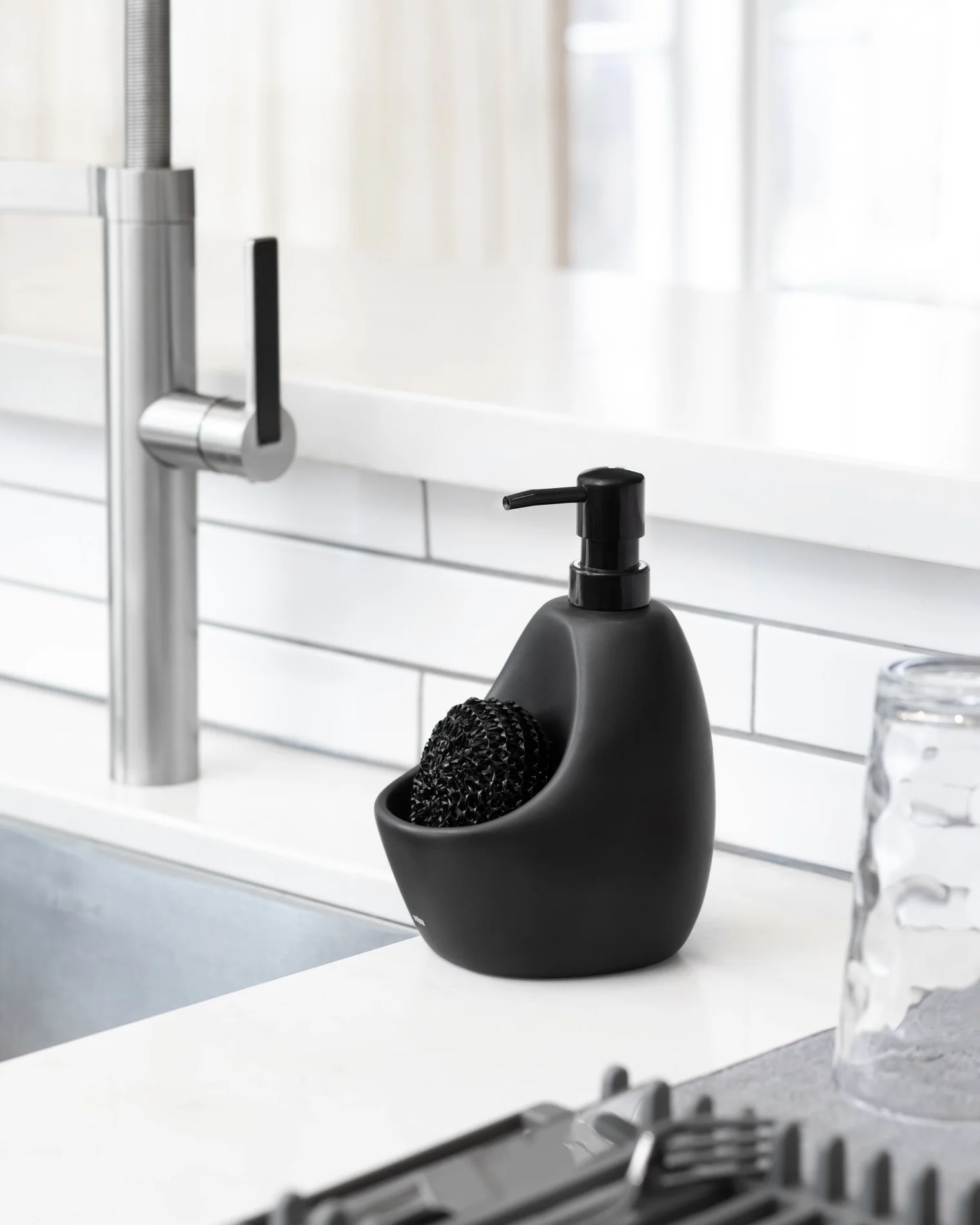 UMBRA Joey Soap Pump & Scrubby - Image 3